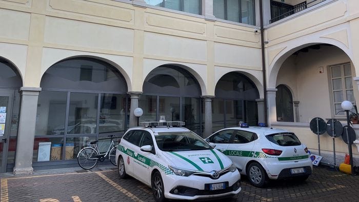 https://storage.ecodibergamo.it/media/photologue/2026/9/17/photos/cache/romano-platano-comunale-tagliato-con-una-sega-individuati-i-responsabili_268b3f3a-b266-11f1-8f9b-33563ed1f9b4_1920_1080_v3_large_16_9.jpeg