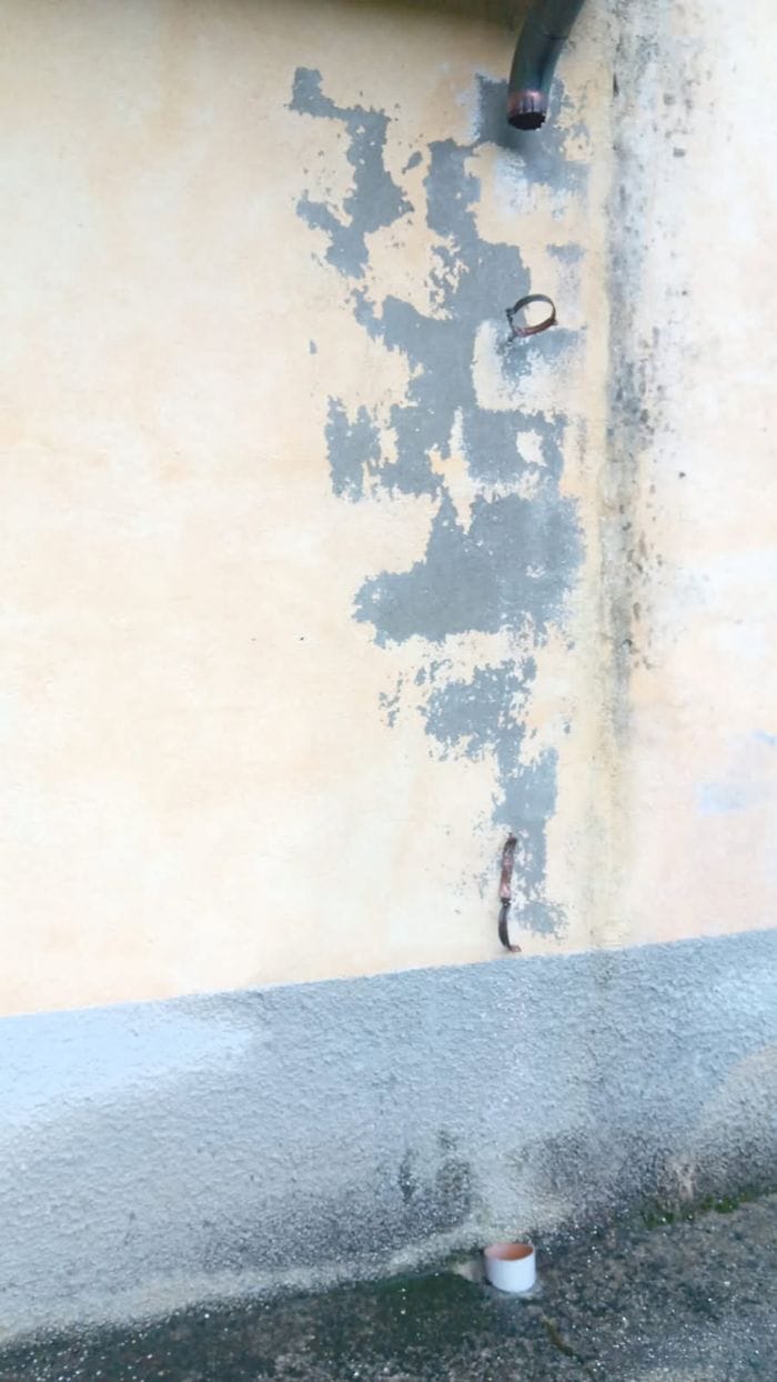 Valleve, rubati nella notte i pluviali in rame della chiesa