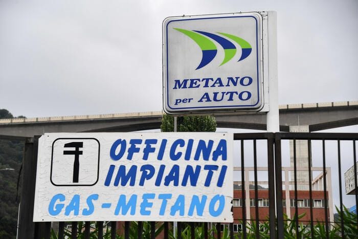 Assopetroli-Assoenergia, esenzione bollo anche per auto a metano
