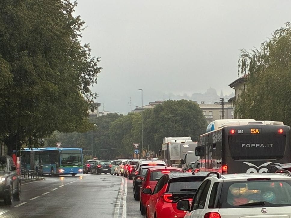Bergamo, traffico e lunghe code per la pioggia: disagi sulle strade - Foto