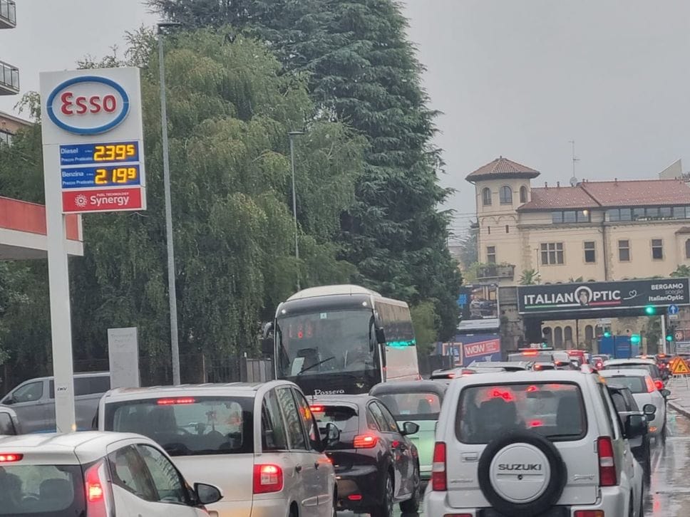 Bergamo, traffico e lunghe code per la pioggia: disagi sulle strade - Foto