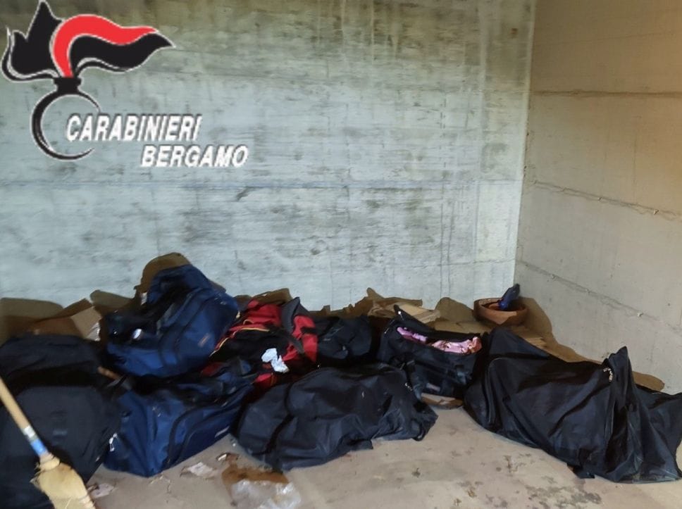 Caprino Bergamasco, sequestrati 230 chili di droga in un garage - Foto e video