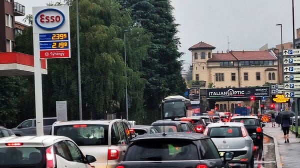 E-Brt, Atb studia dei correttivi dopo una settimana di code