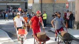 Le contrade di Calusco d’Adda scendono in strada per la conquista della «Bora»