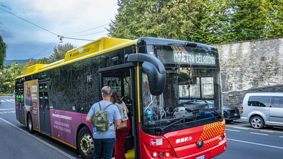 Navette gratuite la domenica per Città Alta: il servizio prosegue fino alla fine dell’anno. Ztl da domenica 10-24