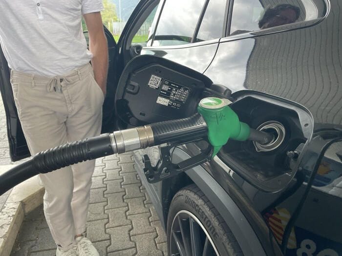 Non si fermano i rialzi per i carburanti, gasolio self in autostrada a 2,375 euro