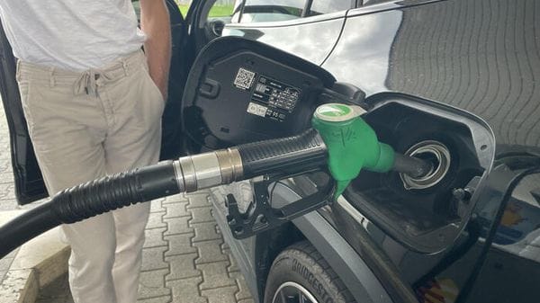 Non si fermano i rialzi per i carburanti, gasolio self in autostrada a 2,375 euro