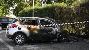 Badalasco, auto in fiamme nella notte. Nessun ferito - Foto