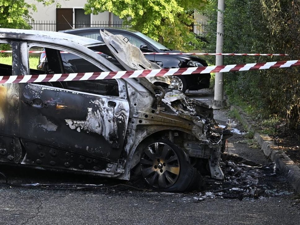 Badalasco, auto in fiamme nella notte. Nessun ferito - Foto