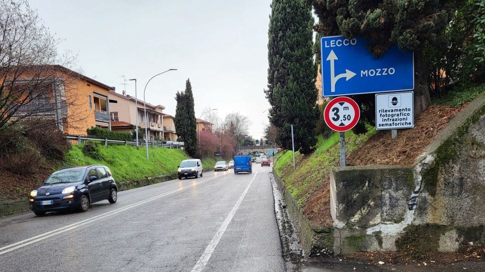 Curno, motociclista di 60 anni muore in un incidente sulla Briantea