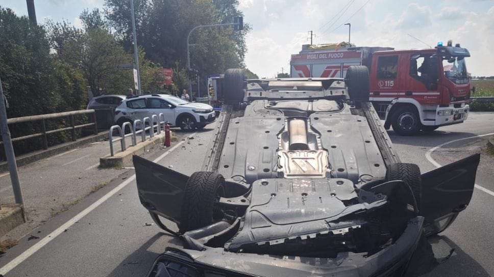 Incidente tra Comun Nuovo e Spirano: tre auto coinvolte, ferita anche una bimba