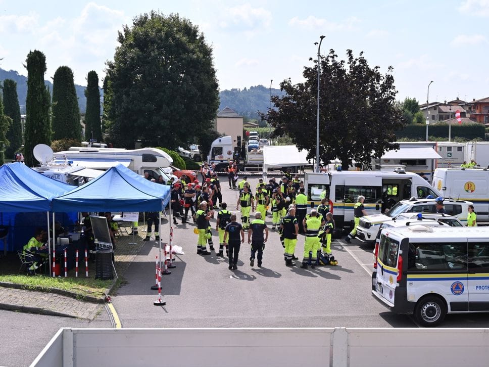 Maxi esercitazione sul lago d’Iseo per simulare la frana del monte Saresano - Foto