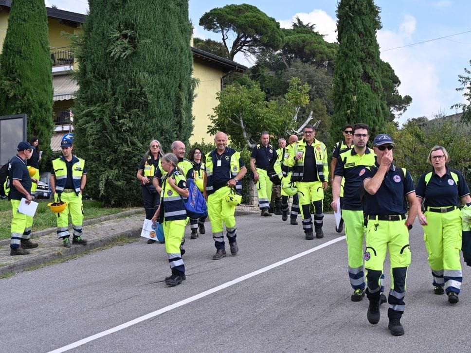Maxi esercitazione sul lago d’Iseo per simulare la frana del monte Saresano - Foto