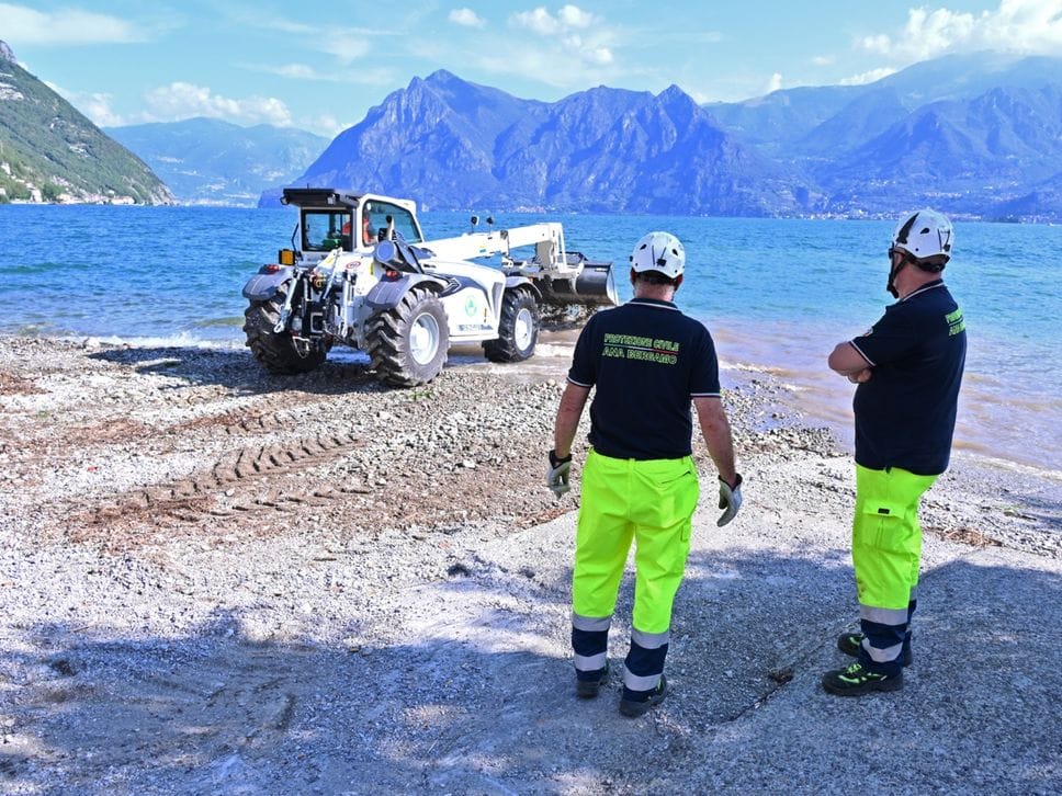 Maxi esercitazione sul lago d’Iseo per simulare la frana del monte Saresano - Foto