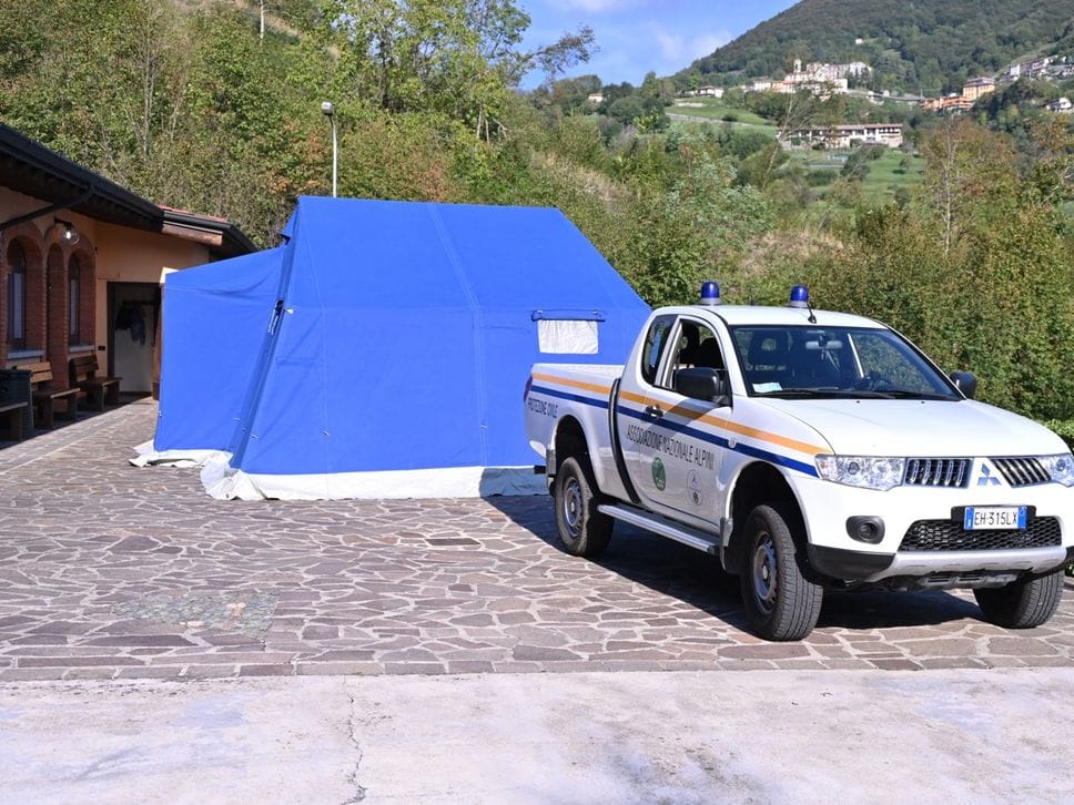 Maxi esercitazione sul lago d’Iseo per simulare la frana del monte Saresano - Foto