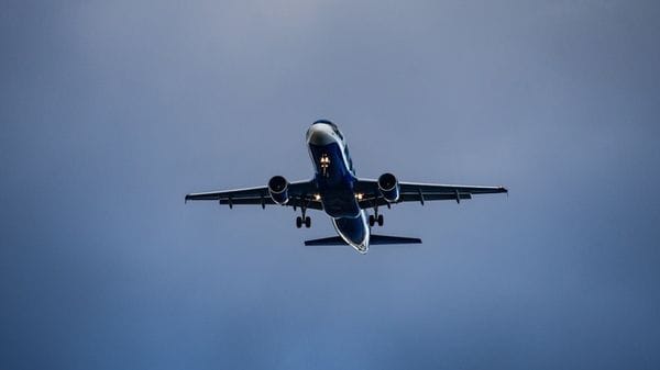 Un Mediterraneo più caldo aumenta i rischi per aerei e aeroporti
