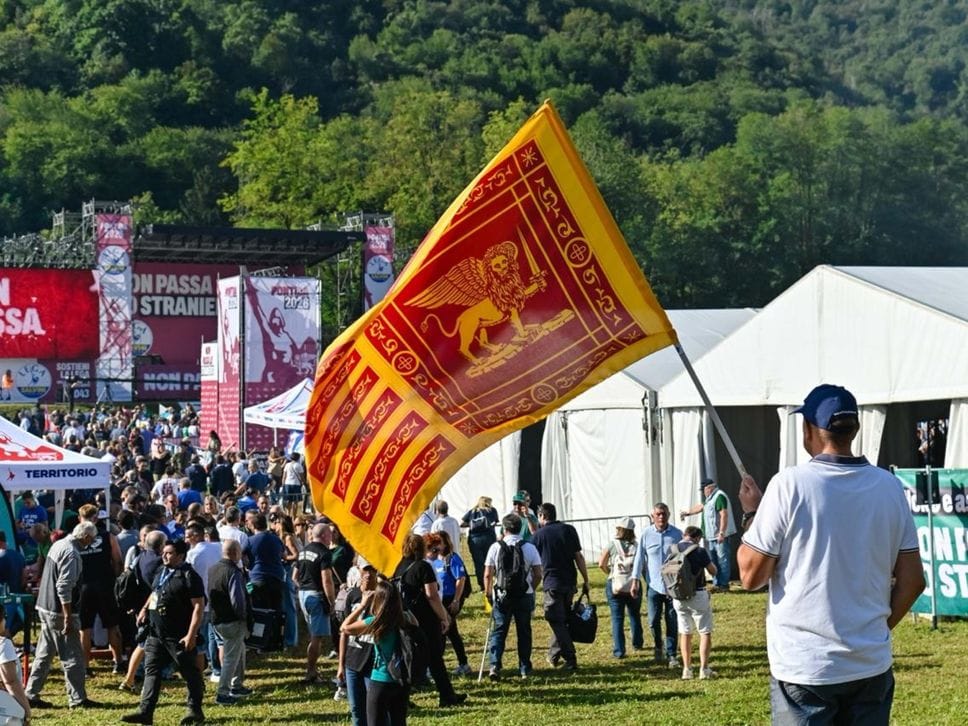 La Lega a Pontida: «Si vince uniti e la Lega è e sarà più unita che mai». Salvini: proporrò un Congresso straordinario a ottobre - Foto