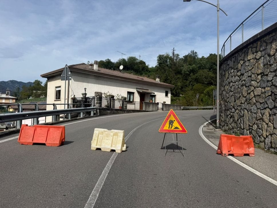 Frana sulla provinciale 17 a Berbenno: strada riaperta