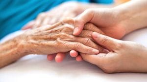 Giornata mondiale dell’Alzheimer: «Sostegno ai caregiver»