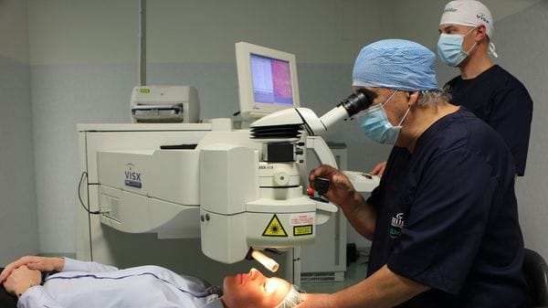 Laser a eccimeri, come funziona la correzione della vista