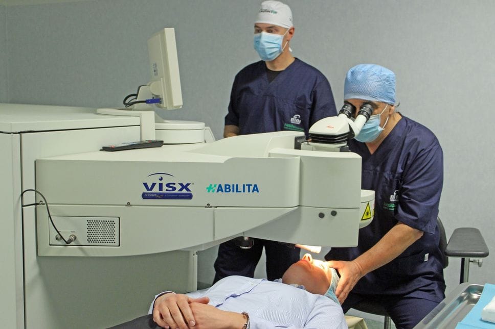 Laser a eccimeri, come funziona la correzione della vista