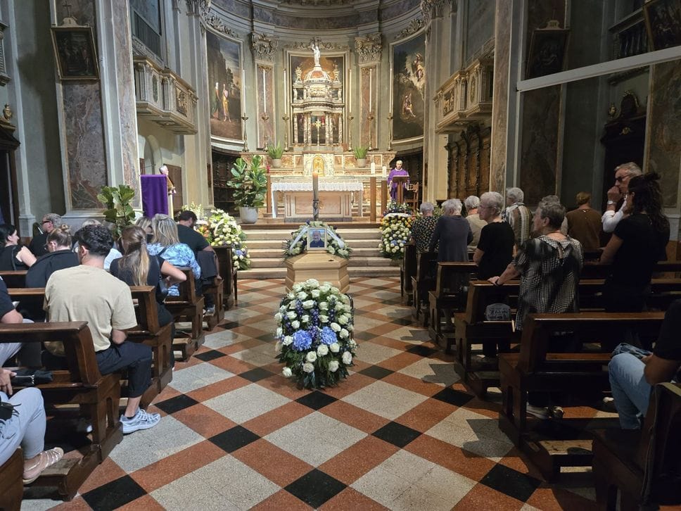L’ultimo saluto a  Luca Pelizzoli, i figli: «Buono, presente, un esempio per noi»