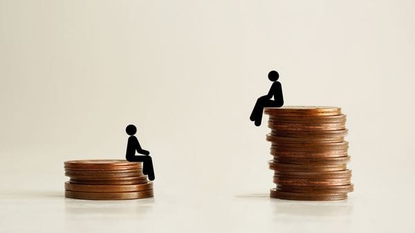 Stipendi bassi, Gen Z in fuga. Le aziende investono in altro