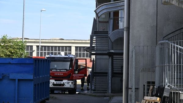 Urgnano, incendio in un magazzino: 32enne intossicato dal fumo