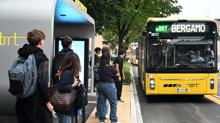 https://storage.ecodibergamo.it/media/photologue/2026/9/22/photos/cache/e-brt-in-7-giorni-34mila-passeggeri-donato-al-lavoro-sul-traffico_52e3d91e-b6d2-11f1-b74b-8b252ce266fd_1920_1080_v3_large_16_9.jpg