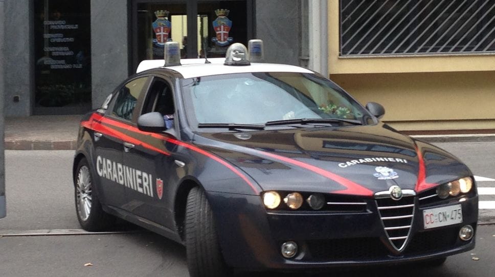 Ferisce gravemente con una forbice la ex  davanti al figlio di 4 anni:  arrestato 31enne