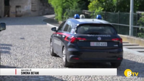 Tenta di uccidere la ex a coltellate davanti al figlio.