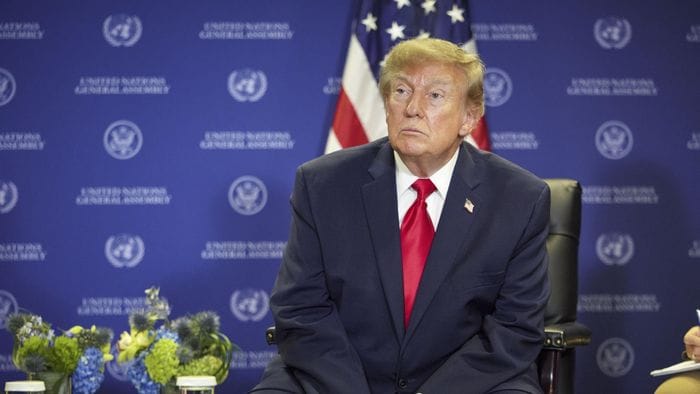 https://storage.ecodibergamo.it/media/photologue/2026/9/23/photos/cache/iran-trump-favoleggia-e-si-rivolge-agli-usa_5d58c86e-b740-11f1-a6f5-7ef1b4b87e9a_1920_1080_v3_large_16_9.jpg