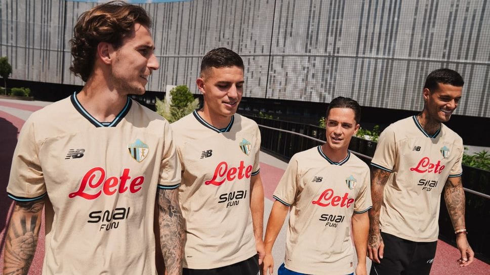 Atalanta, svelata la terza maglia ispirata a Bergamo - Foto