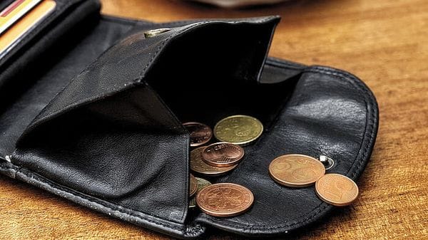 Nella violenza domestica anche gli abusi finanziari 