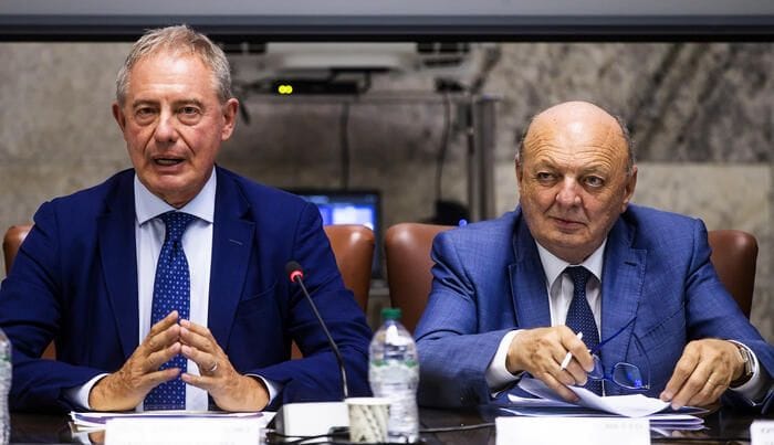 Urso e Pichetto convocano operatori raffinerie, aumentare la produzione