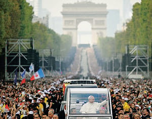 A Parigi in 700mila per Papa Leone