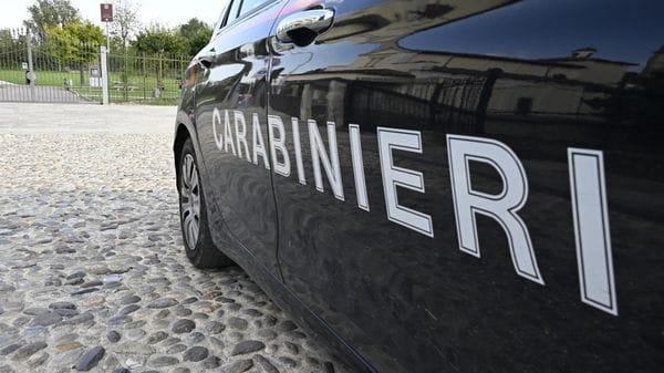 Cerca di disfarsi di 10 dosi di cocaina a Canonica d’Adda, ma i carabinieri lo arrestano