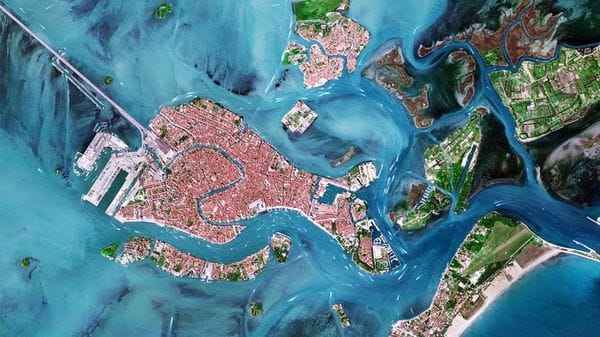 I colori della laguna di Venezia visti dai satelliti Iride