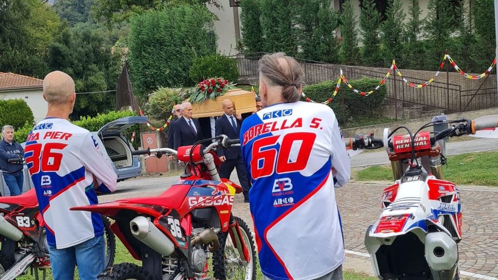 Il rombo delle moto fuori dalla chiesa. A Calolziocorte l’ultimo saluto a Roberto Butti