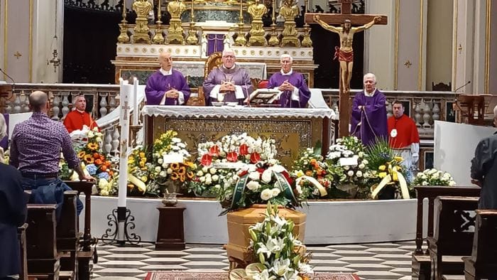 https://storage.ecodibergamo.it/media/photologue/2026/9/26/photos/cache/nembro-lultimo-saluto-a-luca-piccinini-cio-che-costruiamo-con-amore-non-va-p_541d2c16-b99f-11f1-a6f5-7ef1b4b87e9a_1920_1080_v3_large_16_9.jpeg