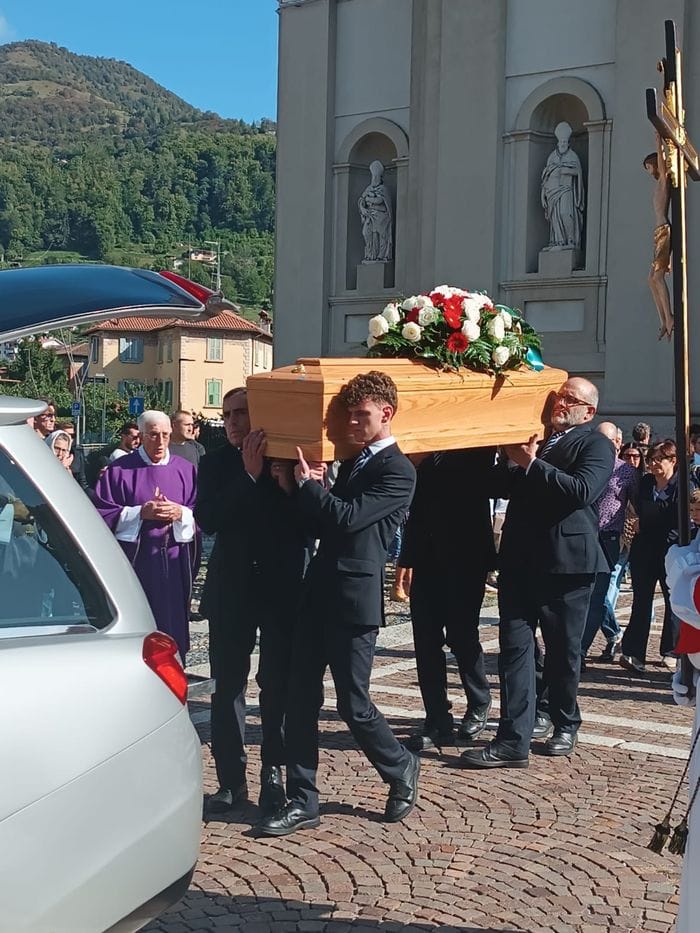 Nembro, l’ultimo saluto a Luca Piccinini: «Ciò che costruiamo con amore non va perduto»