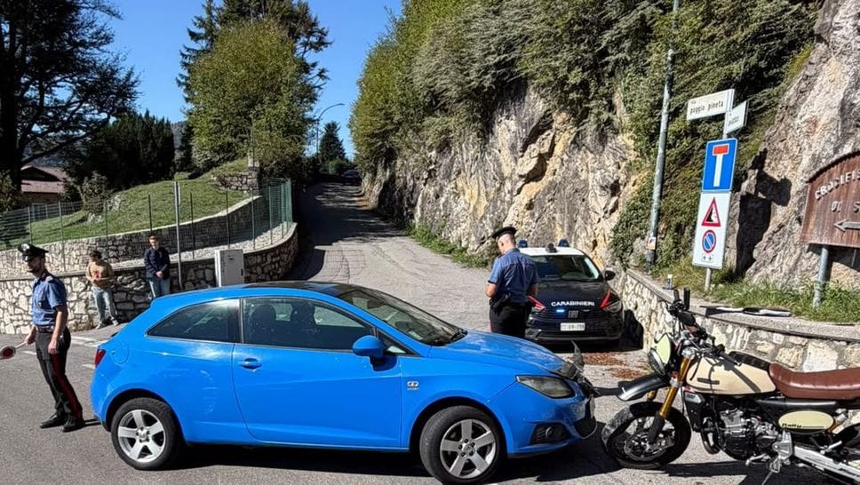 Selvino, scontro tra un’auto e una moto: 22enne in ospedale con l’elisoccorso