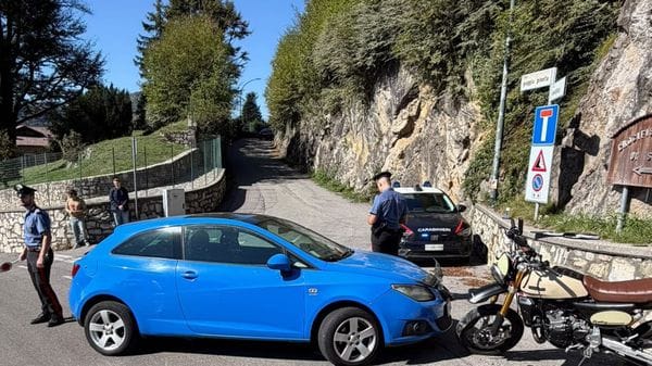 Selvino, scontro tra un’auto e una moto: giovane in gravi condizioni