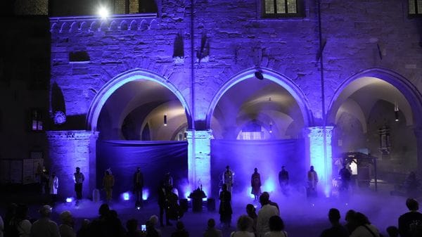 Art2night, centinaia di visitatori per la notte bianca dell’arte a Bergamo - Video