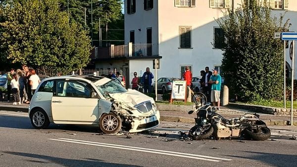 Frontale sulla Briantea a Pontida, il motociclista 42enne resta grave