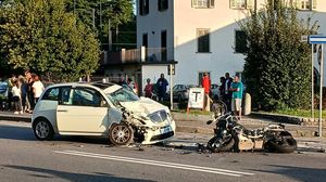 Frontale sulla Briantea a Pontida, il motociclista 42enne resta grave