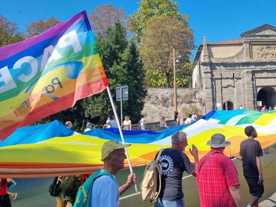 In duemila alla Marcia della Pace a Bergamo: «Cercare sempre il dialogo» - Foto e video