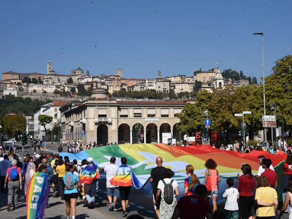 In duemila alla Marcia della Pace a Bergamo: «Cercare sempre il dialogo» - Foto e video