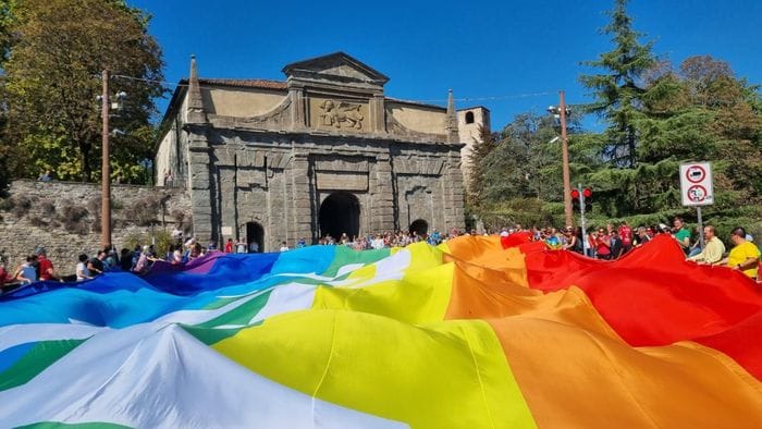 in duemila alla marcia della pace a bergamo cercare sempre il dialogo foto e video