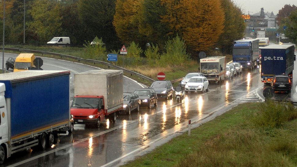 Val Seriana, 34mila mezzi al giorno e 8 miliardi di Pil. «Ma per questo traffico la 671 è inadeguata»